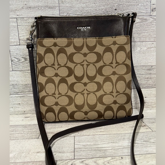 Coach Signature Brown and Black Messenger Bag - Picture 1 of 3